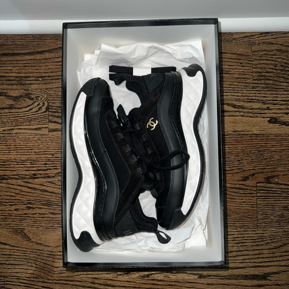 CHANEL
**SOLD** Velvet Calfskin Mixed Fibers CC Sneakers Black 36 - Picture 15 of 15